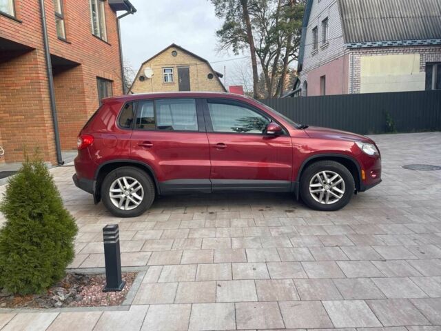 Красный Фольксваген Тигуан, объемом двигателя 2 л и пробегом 157 тыс. км за 9000 $, фото 1 на Automoto.ua