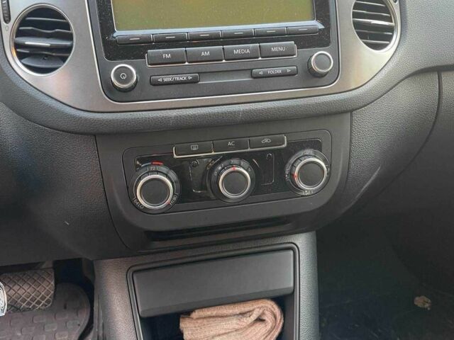 Красный Фольксваген Тигуан, объемом двигателя 2 л и пробегом 157 тыс. км за 9000 $, фото 12 на Automoto.ua