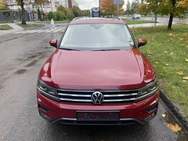 Красный Фольксваген Тигуан, объемом двигателя 2 л и пробегом 75 тыс. км за 19600 $, фото 1 на Automoto.ua