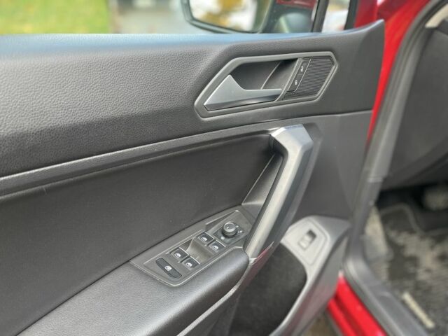 Красный Фольксваген Тигуан, объемом двигателя 2 л и пробегом 75 тыс. км за 19600 $, фото 17 на Automoto.ua