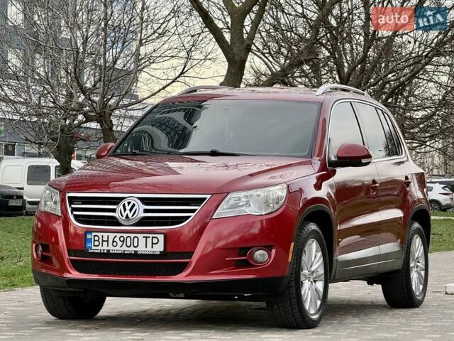 Красный Фольксваген Тигуан, объемом двигателя 2 л и пробегом 244 тыс. км за 8999 $, фото 2 на Automoto.ua
