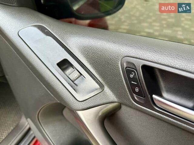 Красный Фольксваген Тигуан, объемом двигателя 2 л и пробегом 244 тыс. км за 8999 $, фото 44 на Automoto.ua