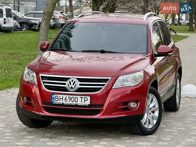 Красный Фольксваген Тигуан, объемом двигателя 2 л и пробегом 244 тыс. км за 8999 $, фото 16 на Automoto.ua