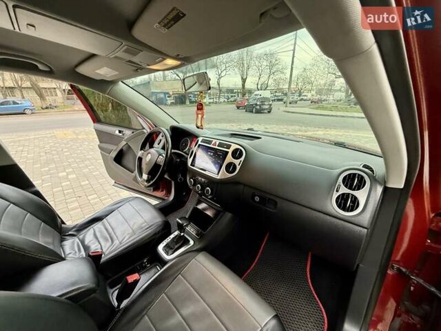 Красный Фольксваген Тигуан, объемом двигателя 2 л и пробегом 244 тыс. км за 8999 $, фото 46 на Automoto.ua