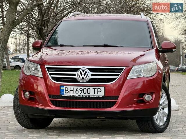 Красный Фольксваген Тигуан, объемом двигателя 2 л и пробегом 244 тыс. км за 8999 $, фото 9 на Automoto.ua