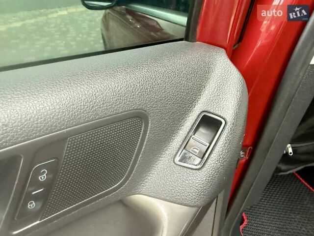 Красный Фольксваген Тигуан, объемом двигателя 2 л и пробегом 244 тыс. км за 8999 $, фото 52 на Automoto.ua