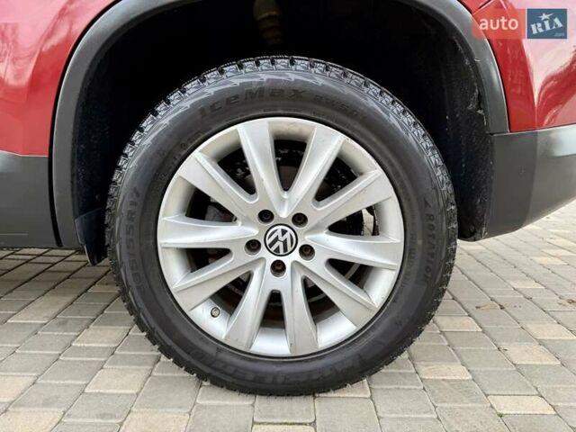 Красный Фольксваген Тигуан, объемом двигателя 2 л и пробегом 244 тыс. км за 8999 $, фото 30 на Automoto.ua