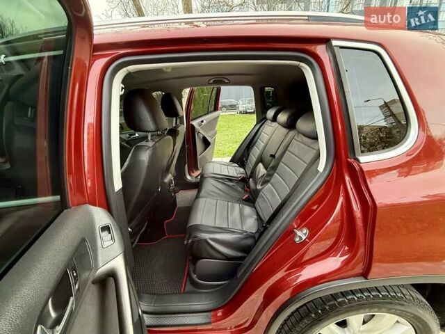 Красный Фольксваген Тигуан, объемом двигателя 2 л и пробегом 244 тыс. км за 8999 $, фото 28 на Automoto.ua