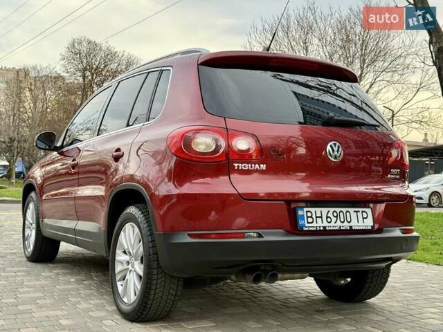 Красный Фольксваген Тигуан, объемом двигателя 2 л и пробегом 244 тыс. км за 8999 $, фото 7 на Automoto.ua