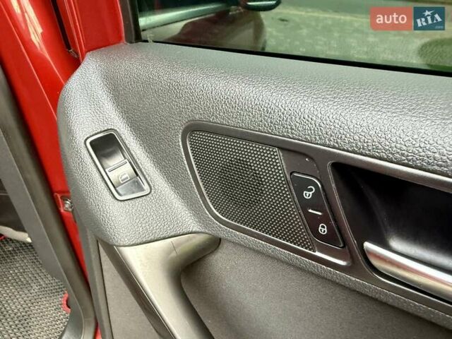 Красный Фольксваген Тигуан, объемом двигателя 2 л и пробегом 244 тыс. км за 8999 $, фото 57 на Automoto.ua