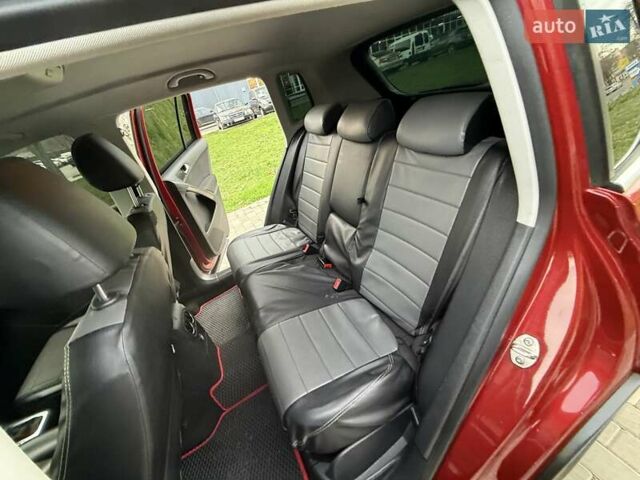 Красный Фольксваген Тигуан, объемом двигателя 2 л и пробегом 244 тыс. км за 8999 $, фото 67 на Automoto.ua