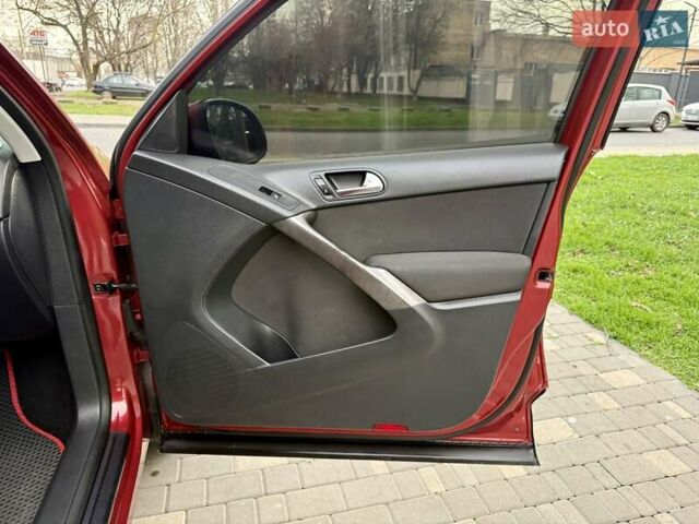 Красный Фольксваген Тигуан, объемом двигателя 2 л и пробегом 244 тыс. км за 8999 $, фото 42 на Automoto.ua