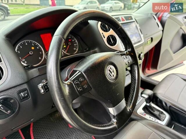 Красный Фольксваген Тигуан, объемом двигателя 2 л и пробегом 244 тыс. км за 8999 $, фото 36 на Automoto.ua