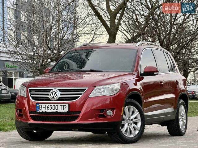 Красный Фольксваген Тигуан, объемом двигателя 2 л и пробегом 244 тыс. км за 8999 $, фото 11 на Automoto.ua