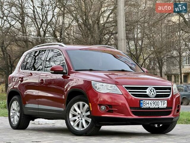 Красный Фольксваген Тигуан, объемом двигателя 2 л и пробегом 244 тыс. км за 8999 $, фото 72 на Automoto.ua