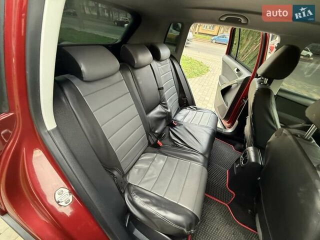 Красный Фольксваген Тигуан, объемом двигателя 2 л и пробегом 244 тыс. км за 8999 $, фото 69 на Automoto.ua