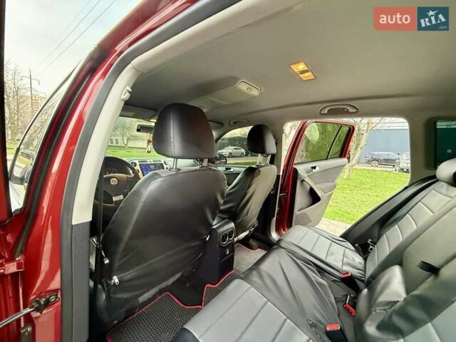 Красный Фольксваген Тигуан, объемом двигателя 2 л и пробегом 244 тыс. км за 8999 $, фото 50 на Automoto.ua