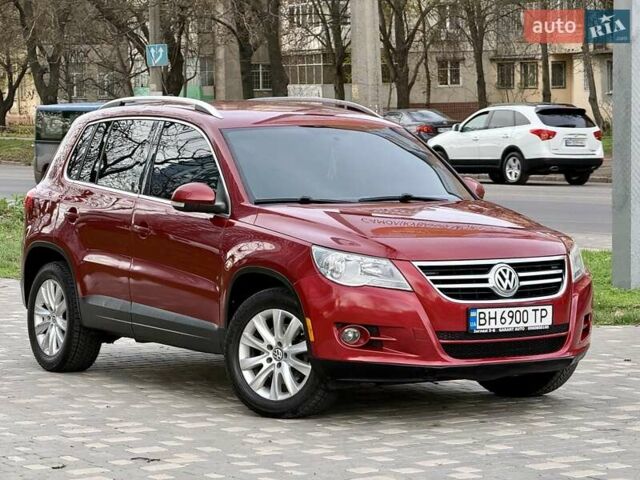 Красный Фольксваген Тигуан, объемом двигателя 2 л и пробегом 244 тыс. км за 8999 $, фото 24 на Automoto.ua