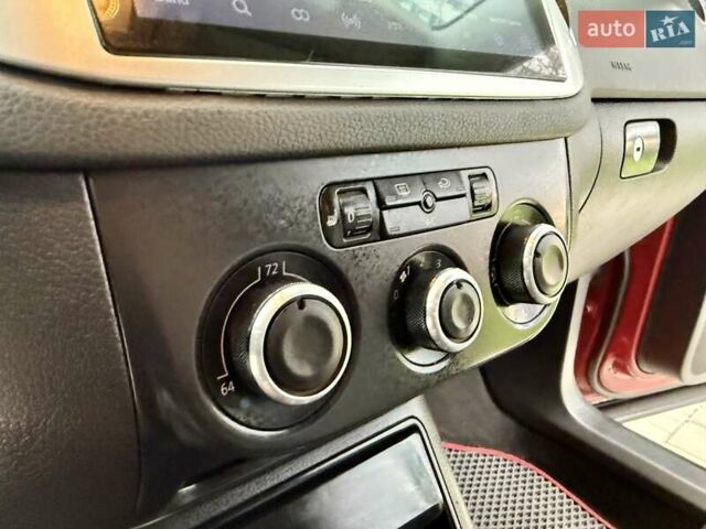 Красный Фольксваген Тигуан, объемом двигателя 2 л и пробегом 244 тыс. км за 8999 $, фото 75 на Automoto.ua