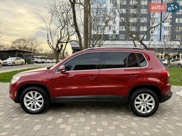 Красный Фольксваген Тигуан, объемом двигателя 2 л и пробегом 244 тыс. км за 8999 $, фото 4 на Automoto.ua