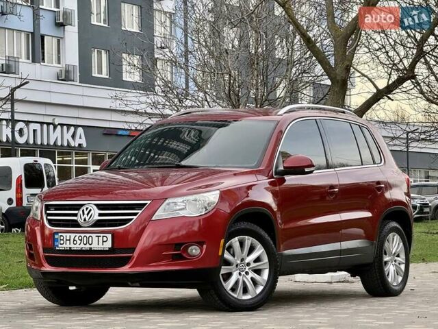 Красный Фольксваген Тигуан, объемом двигателя 2 л и пробегом 244 тыс. км за 8999 $, фото 12 на Automoto.ua