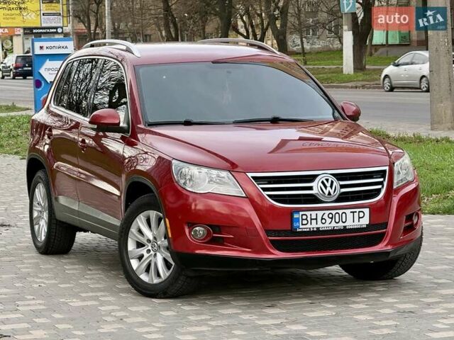 Красный Фольксваген Тигуан, объемом двигателя 2 л и пробегом 244 тыс. км за 8999 $, фото 25 на Automoto.ua