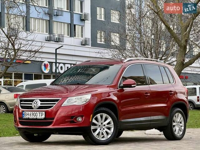 Красный Фольксваген Тигуан, объемом двигателя 2 л и пробегом 244 тыс. км за 8999 $, фото 13 на Automoto.ua