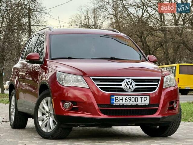 Красный Фольксваген Тигуан, объемом двигателя 2 л и пробегом 244 тыс. км за 8999 $, фото 21 на Automoto.ua