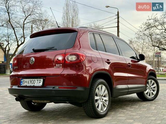 Красный Фольксваген Тигуан, объемом двигателя 2 л и пробегом 244 тыс. км за 8999 $, фото 17 на Automoto.ua