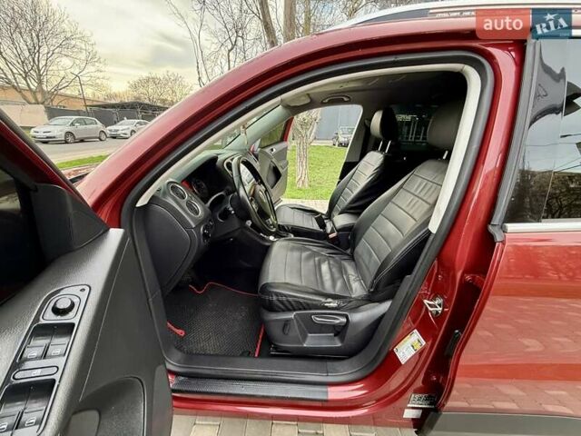 Красный Фольксваген Тигуан, объемом двигателя 2 л и пробегом 244 тыс. км за 8999 $, фото 34 на Automoto.ua