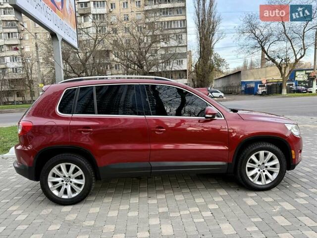 Красный Фольксваген Тигуан, объемом двигателя 2 л и пробегом 244 тыс. км за 8999 $, фото 5 на Automoto.ua