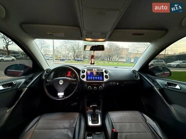 Красный Фольксваген Тигуан, объемом двигателя 2 л и пробегом 244 тыс. км за 8999 $, фото 60 на Automoto.ua