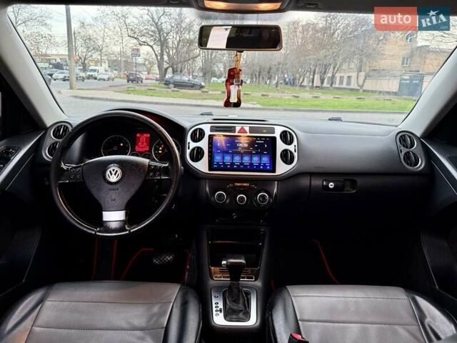 Красный Фольксваген Тигуан, объемом двигателя 2 л и пробегом 244 тыс. км за 8999 $, фото 55 на Automoto.ua