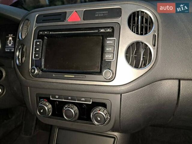 Красный Фольксваген Тигуан, объемом двигателя 1.98 л и пробегом 196 тыс. км за 9500 $, фото 20 на Automoto.ua