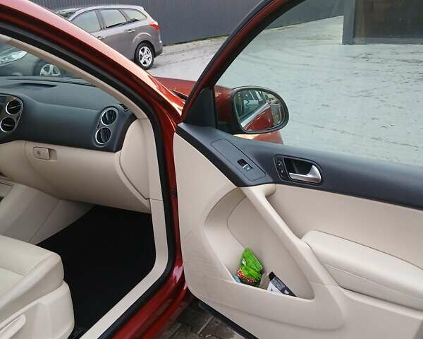 Красный Фольксваген Тигуан, объемом двигателя 2 л и пробегом 173 тыс. км за 12200 $, фото 4 на Automoto.ua