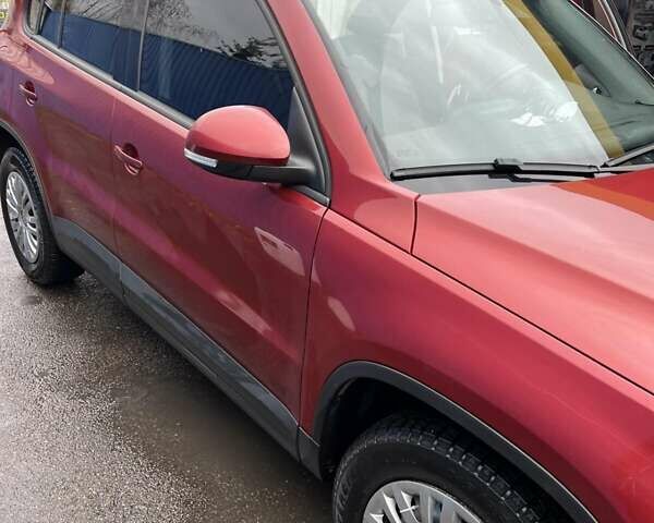 Красный Фольксваген Тигуан, объемом двигателя 1.98 л и пробегом 215 тыс. км за 10500 $, фото 4 на Automoto.ua