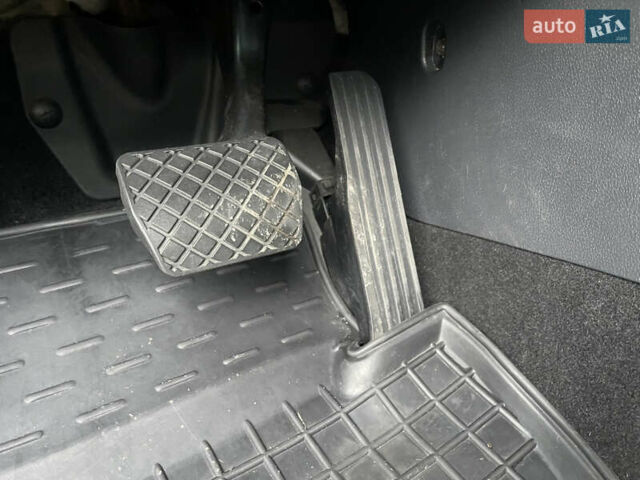 Червоний Фольксваген Тігуан, об'ємом двигуна 2 л та пробігом 232 тис. км за 10900 $, фото 11 на Automoto.ua