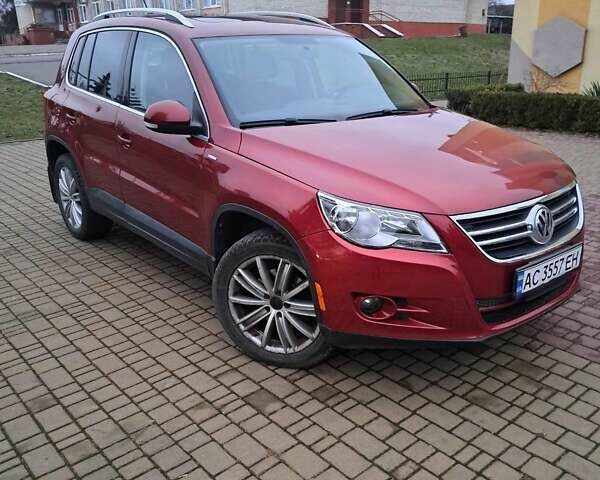 Красный Фольксваген Тигуан, объемом двигателя 1.98 л и пробегом 196 тыс. км за 9500 $, фото 2 на Automoto.ua