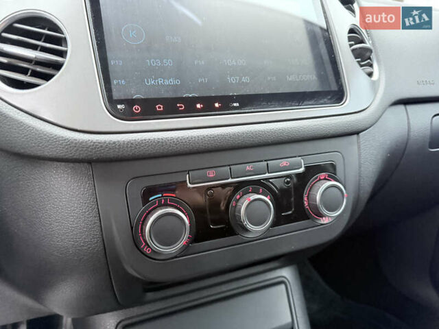 Червоний Фольксваген Тігуан, об'ємом двигуна 1.98 л та пробігом 218 тис. км за 8999 $, фото 44 на Automoto.ua