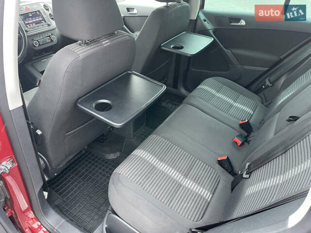 Червоний Фольксваген Тігуан, об'ємом двигуна 2 л та пробігом 232 тис. км за 10900 $, фото 15 на Automoto.ua