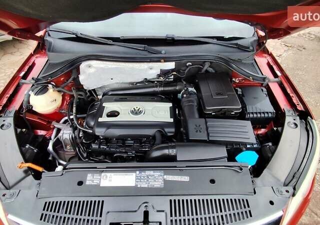Красный Фольксваген Тигуан, объемом двигателя 2 л и пробегом 200 тыс. км за 10999 $, фото 27 на Automoto.ua