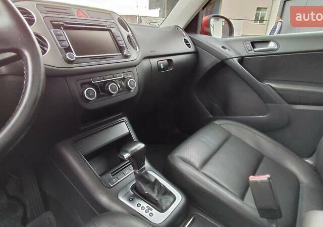 Красный Фольксваген Тигуан, объемом двигателя 2 л и пробегом 200 тыс. км за 10999 $, фото 17 на Automoto.ua