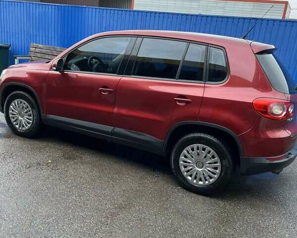 Красный Фольксваген Тигуан, объемом двигателя 1.98 л и пробегом 215 тыс. км за 10500 $, фото 3 на Automoto.ua