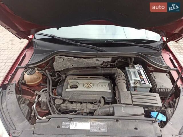 Красный Фольксваген Тигуан, объемом двигателя 1.98 л и пробегом 270 тыс. км за 9000 $, фото 22 на Automoto.ua