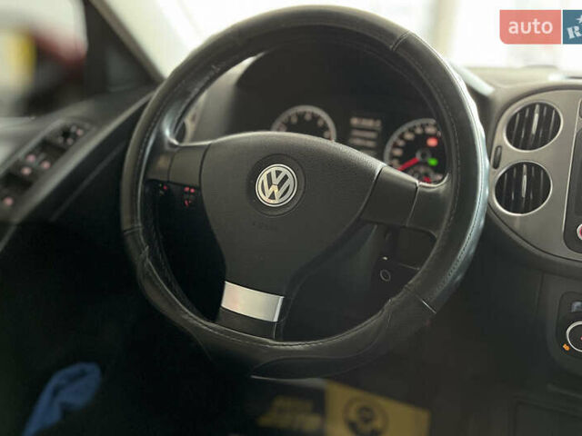 Красный Фольксваген Тигуан, объемом двигателя 2 л и пробегом 108 тыс. км за 12700 $, фото 16 на Automoto.ua