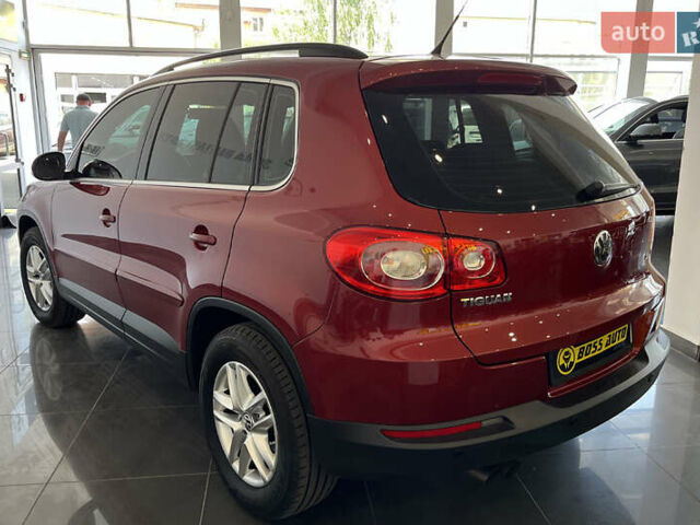 Красный Фольксваген Тигуан, объемом двигателя 2 л и пробегом 108 тыс. км за 12700 $, фото 4 на Automoto.ua