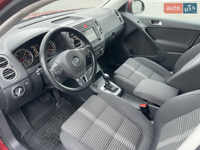 Червоний Фольксваген Тігуан, об'ємом двигуна 2 л та пробігом 232 тис. км за 10900 $, фото 8 на Automoto.ua