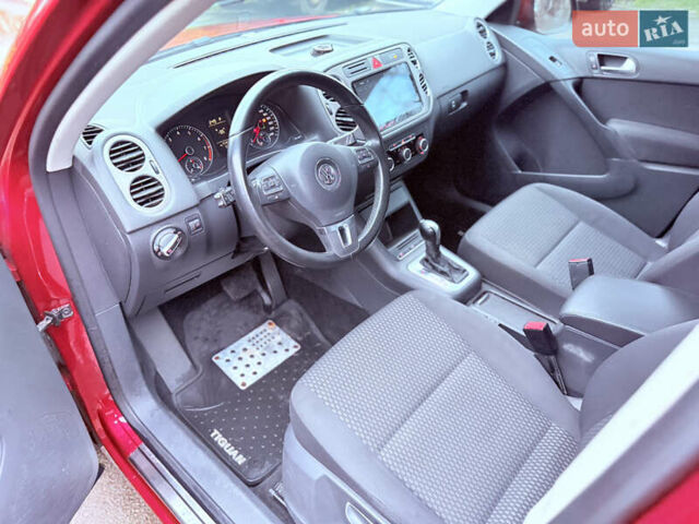 Червоний Фольксваген Тігуан, об'ємом двигуна 1.98 л та пробігом 218 тис. км за 8999 $, фото 14 на Automoto.ua