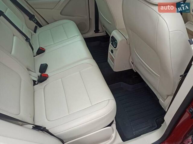 Красный Фольксваген Тигуан, объемом двигателя 1.98 л и пробегом 270 тыс. км за 9000 $, фото 16 на Automoto.ua