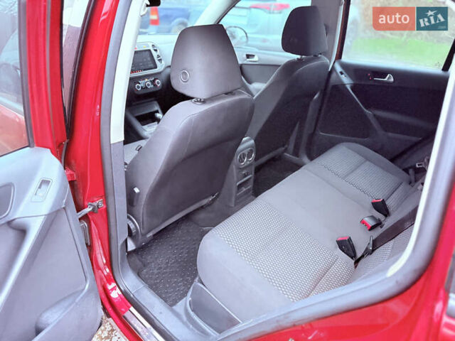 Червоний Фольксваген Тігуан, об'ємом двигуна 1.98 л та пробігом 218 тис. км за 8999 $, фото 21 на Automoto.ua